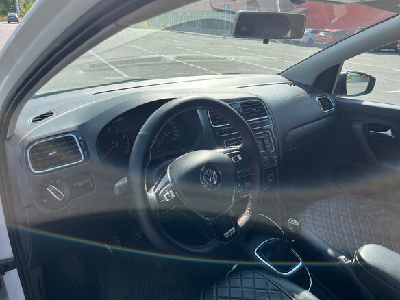 2017 Volkswagen Polo V Рестайлинг, белый, 930000 рублей - вид 8