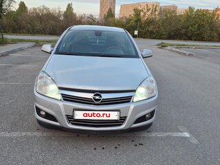 2011 Opel Astra H Рестайлинг, серебристый, 550000 рублей, вид 2
