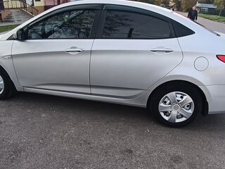 2016 Hyundai Solaris I Рестайлинг, серебристый, 650000 рублей, вид 4