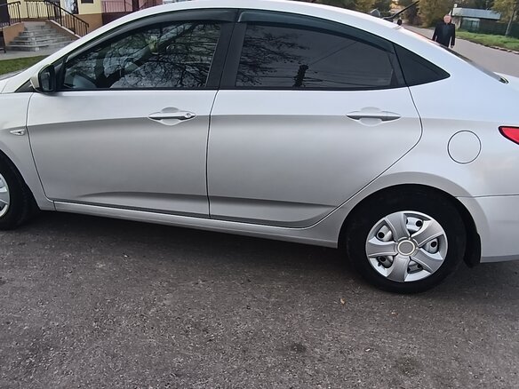 2016 Hyundai Solaris I Рестайлинг, серебристый - вид 3
