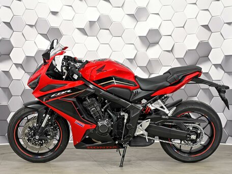 2023 Honda CBR 650R, красный, 999000 рублей, вид 4