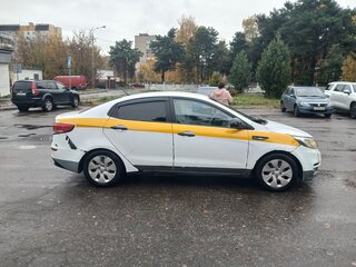 2016 Kia Rio III Рестайлинг, белый, 510000 рублей, вид 2