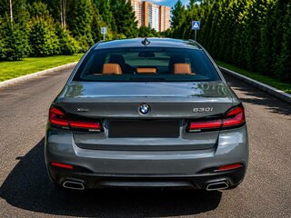 2021 BMW 5 серии Long 530Li xDrive VII (G30/G31/G38) Рестайлинг, серый, 4150000 рублей, вид 4