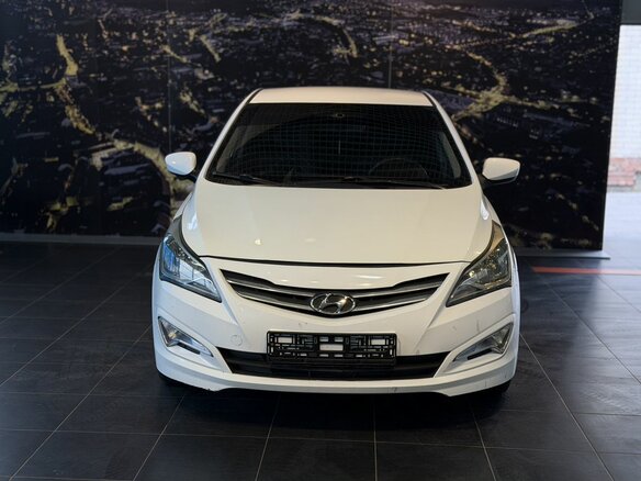 2015 Hyundai Solaris I Рестайлинг, белый, 650000 рублей - вид 1