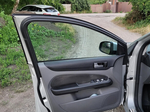 2011 Ford Focus II Рестайлинг, серебристый, 580000 рублей - вид 12