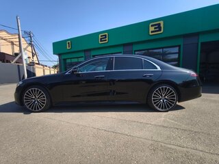 2021 Mercedes-Benz S-Класс 450 Long 4MATIC VII (W223), чёрный, 9000000 рублей, вид 4