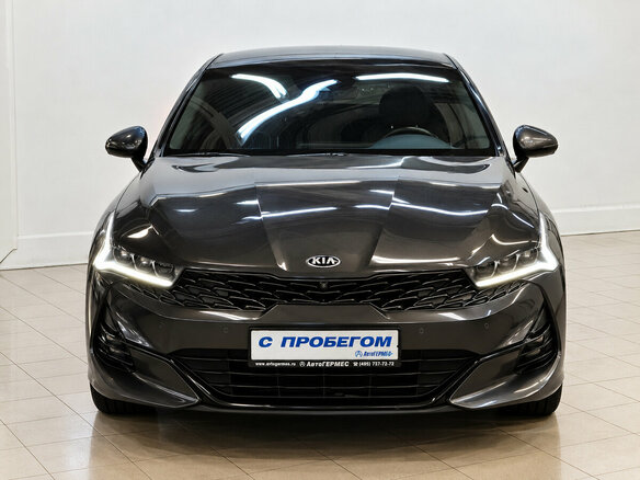 2021 Kia K5 III, серый, 3100000 рублей - вид 1
