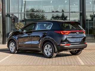 2021 Kia Sportage IV Рестайлинг, чёрный, 2155000 рублей, вид 4