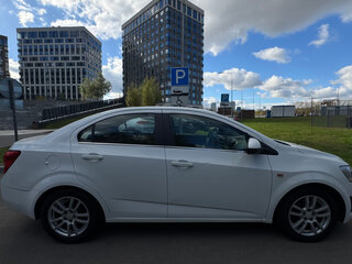 2015 Chevrolet Aveo II, белый, 650000 рублей, вид 3
