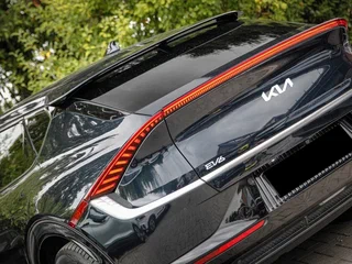 2023 Kia EV6 Standard Range I, синий, 3330000 рублей, вид 4