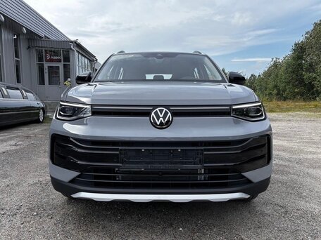 2026 Volkswagen Tharu XR 300 TSI, серый, 2870000 рублей, вид 1