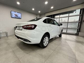 2026 Lada (ВАЗ) Vesta I Рестайлинг (NG), белый, 1735000 рублей, вид 5