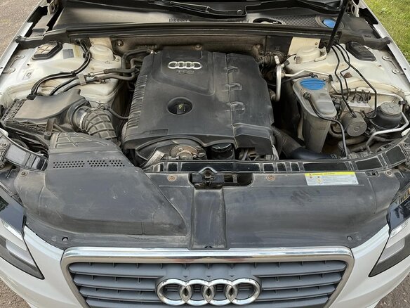 2011 Audi A4 IV (B8), белый - вид 21