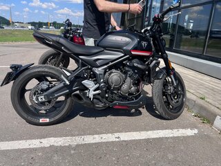 2021 Triumph Trident 660, чёрный, 880000 рублей, вид 4
