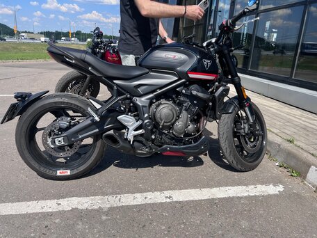 2021 Triumph Trident 660, чёрный, 880000 рублей, вид 4