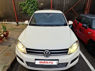 2011 Volkswagen Touareg II, белый, 1520000 рублей, вид 2