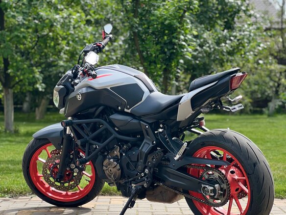 2020 Yamaha MT-07 (FZ-07), серый, 660000 рублей - вид 1