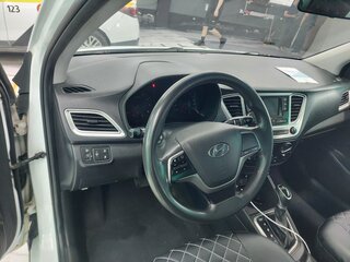 2019 Hyundai Solaris II, белый, 740000 рублей, вид 4