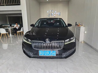 2023 Skoda Superb III Рестайлинг, чёрный, 1900000 рублей, вид 2