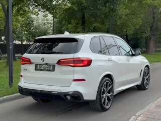 2019 BMW X5 30d IV (G05/G18), белый, 7200000 рублей, вид 3