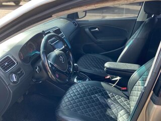 2016 Volkswagen Polo V Рестайлинг, бежевый, 470000 рублей, вид 3