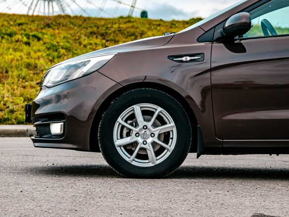 2016 Kia Rio III Рестайлинг, коричневый, 950000 рублей - вид 8