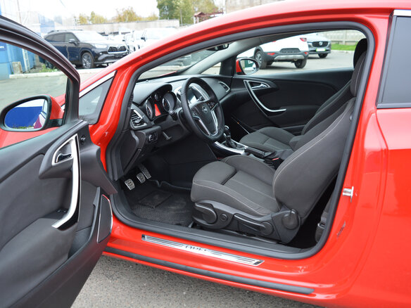 2012 Opel Astra GTC J Рестайлинг, красный - вид 8