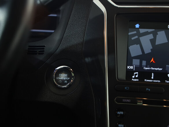 2017 Ford Explorer V Рестайлинг, белый, 2399777 рублей - вид 15