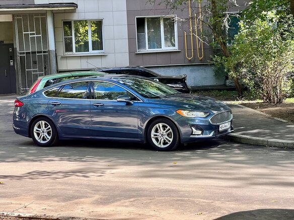 2018 Ford Fusion (North America) II Рестайлинг, синий, 1300000 рублей - вид 5