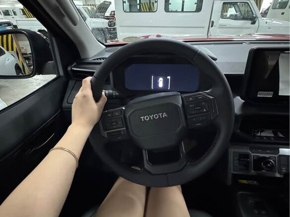 2026 Toyota Hilux IX, пурпурный, 7198736 рублей - вид 5