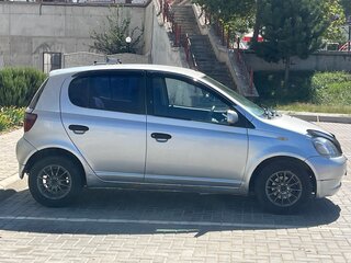 2000 Toyota Vitz I (P10), серебристый, 350000 рублей, вид 3