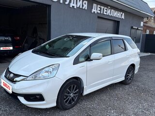 2013 Honda Fit Shuttle I Рестайлинг, белый, 700000 рублей, вид 1
