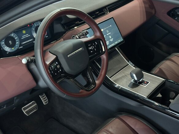 2025 Land Rover Range Rover Evoque P250 MHEV Long II Рестайлинг, чёрный - вид 6