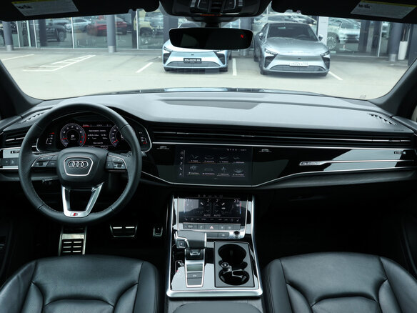 2021 Audi Q7 55 TFSI II (4M) Рестайлинг, чёрный, 6880500 рублей - вид 11