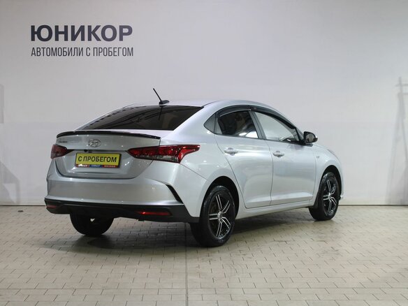 2020 Hyundai Solaris II Рестайлинг, серебристый, 1779000 рублей - вид 4