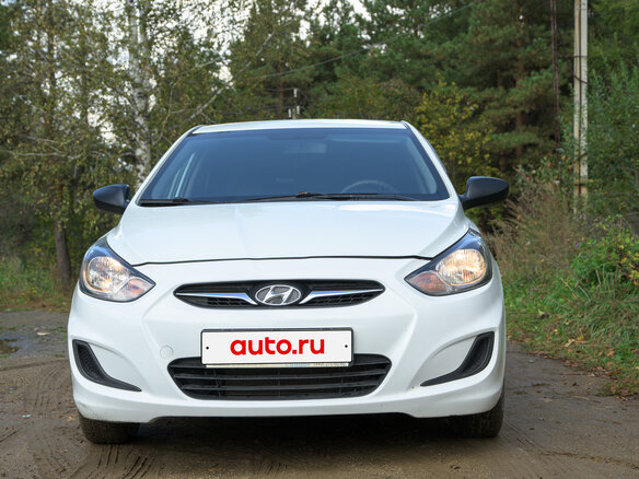 2014 Hyundai Solaris I, белый, 740000 рублей - вид 2