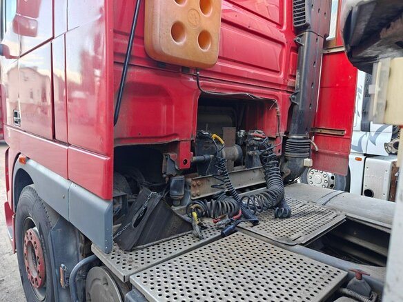 2003 DAF 95XF, красный, 1190000 рублей - вид 5