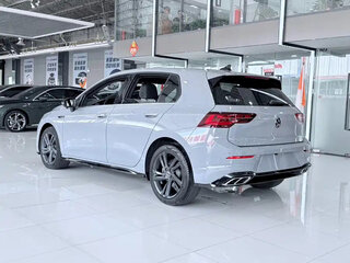 2023 Volkswagen Golf VIII, серый, 2200000 рублей, вид 5