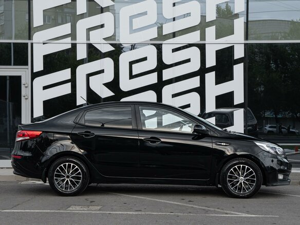 2016 Kia Rio III Рестайлинг, чёрный, 1085000 рублей - вид 4