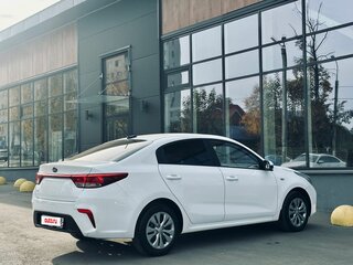2020 Kia Rio IV, белый, 1529000 рублей, вид 5