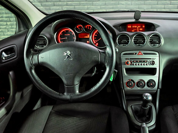 2010 Peugeot 308 I, чёрный - вид 10