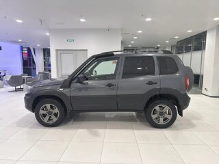 2020 Chevrolet Niva I Рестайлинг, серебристый, 869000 рублей, вид 3