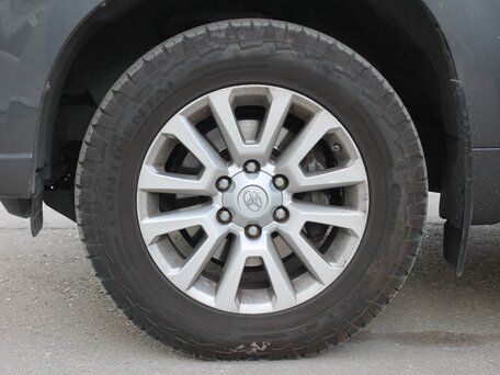 2015 Toyota Land Cruiser Prado 6-speed 150 Series Рестайлинг 1, серый, 3800000 рублей, вид 5