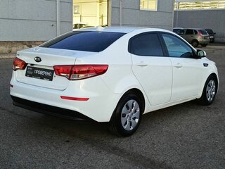 2017 Kia Rio III Рестайлинг, белый, 820000 рублей, вид 5