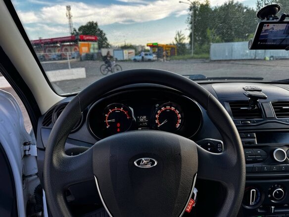 2023 Lada (ВАЗ) Granta I Рестайлинг, белый, 800000 рублей - вид 18