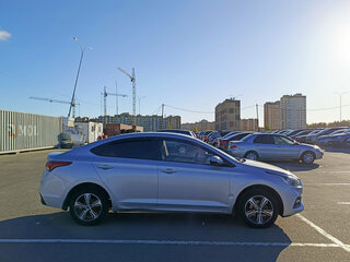 2018 Hyundai Solaris II, серебристый, 909000 рублей, вид 4