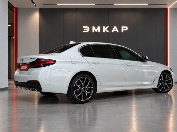 2022 BMW 5 серии Long 530Li VII (G30/G31/G38) Рестайлинг, белый, 4840000 рублей - вид 5