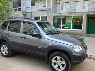 2018 Chevrolet Niva I Рестайлинг, серый, 880000 рублей, вид 3