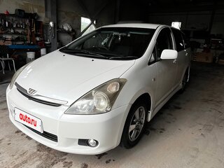 2004 Toyota Wish I, белый, 697000 рублей, вид 4
