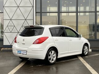 2013 Nissan Tiida I Рестайлинг, белый, 719000 рублей, вид 5